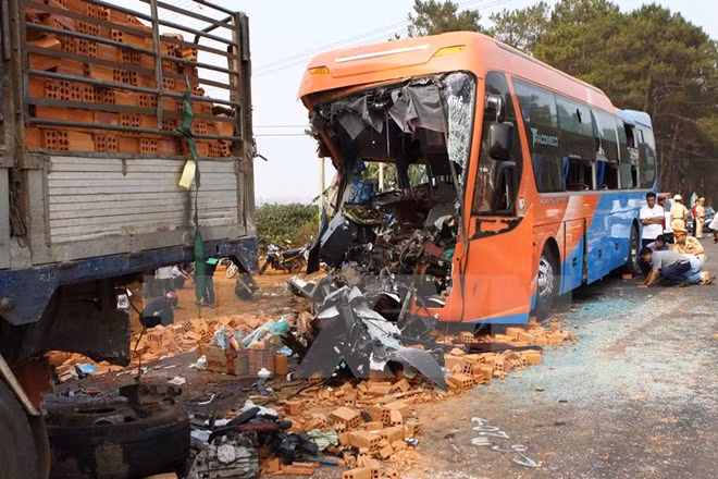 Accidentes de tráfico cobran 65 muertos en primeros días del año ảnh 1