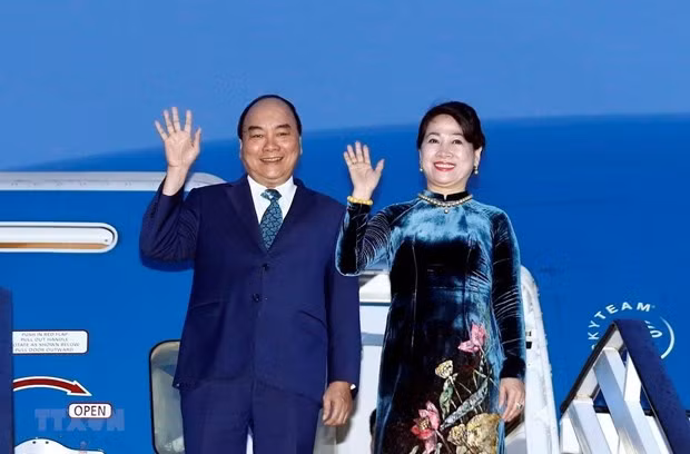 Llega primer ministro vietnamita a Osaka para participar en la Cumbre del G20 ảnh 1