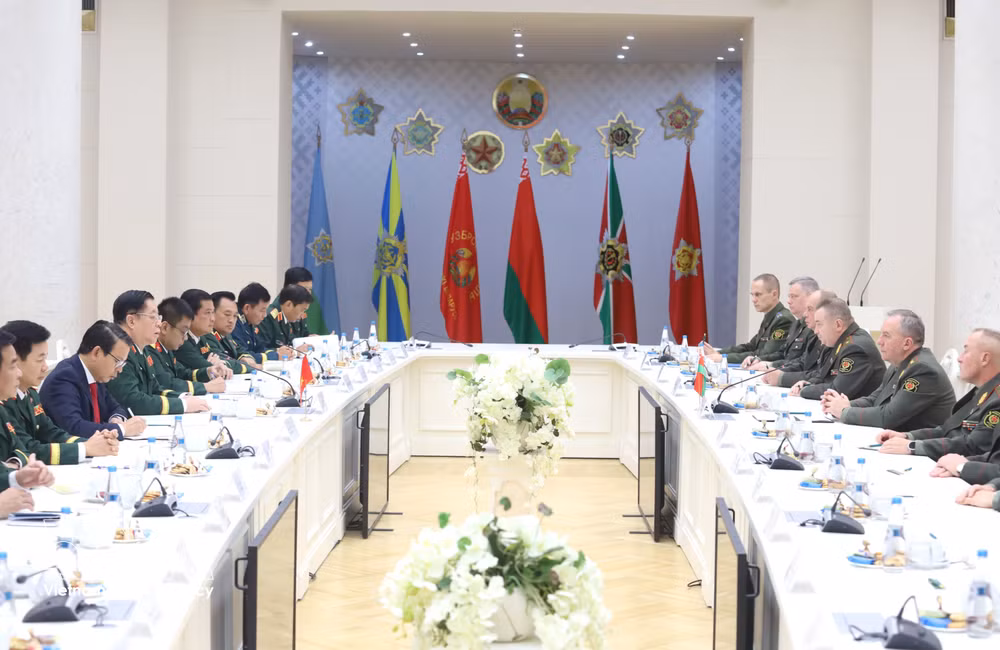 vnanet_potal-dai-tuong-nguyen-trong-nghia-hoi-dam-voi-bo-truong-quoc-phong-belarus-9043866.jpg