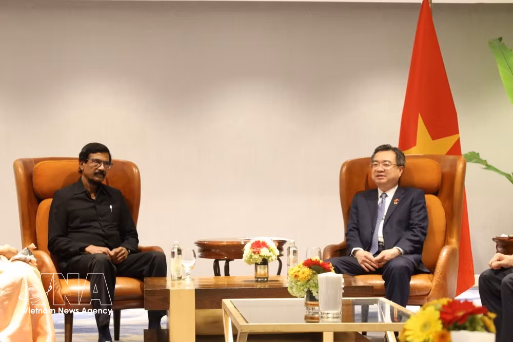 vnanet-vna-potal-dong-chi-nguyen-thanh-nghi-tiep-lanh-dao-cac-chinh-dang-va-to-chuc-huu-nghi-sri-lanka-8750880.jpg