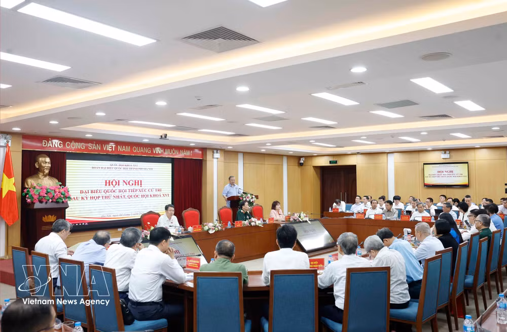 vnanet-tong-bi-thu-chu-tich-nuoc-to-lam-tiep-xuc-cu-tri-sau-ky-hop-thu-nhat-quoc-hoi-khoa-xvi-8739620.jpg