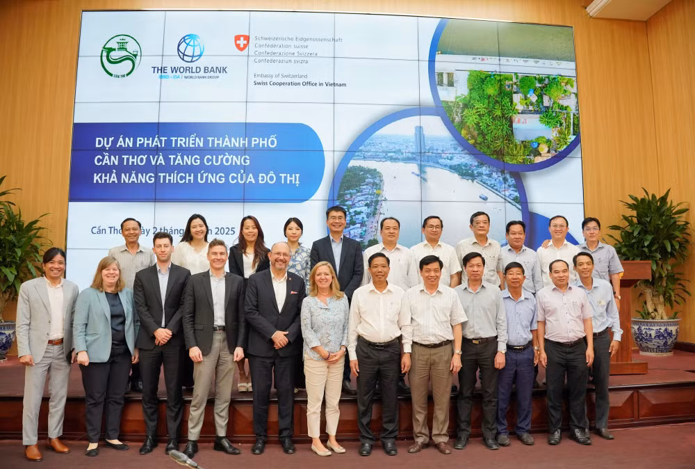 doan-cong-tac-world-bank-chinh-phu-thuy-si-va-lanh-dao-thanh-pho-can-tho-chup-anh-chung-anh-thanh-liem-2-1.jpg