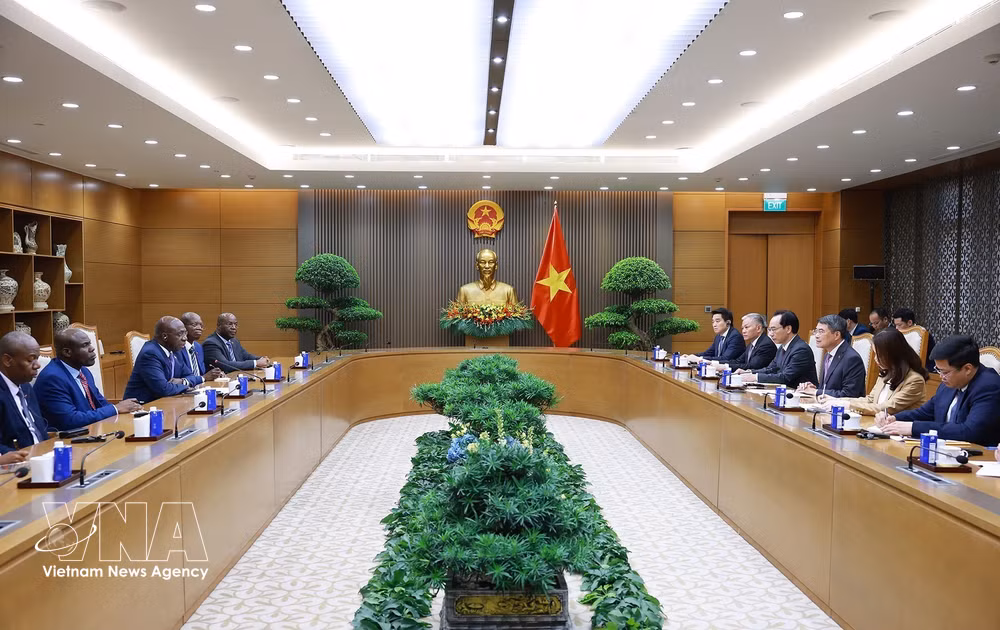 vnanet-thu-tuong-le-minh-hung-tiep-bo-truong-ngoai-giao-cong-hoa-angola-tete-antonio-8803175.jpg