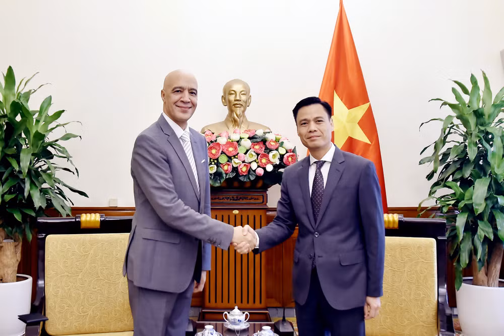 tiep-dai-su-ma-roc.jpg