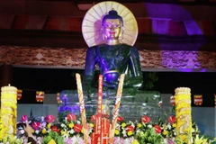 Exhiben en Vietnam mayor estatua de Buda hecha de jade