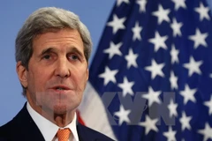 John Kerry arriba a Cambodia