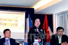 Ayudan residentes vietnamitas en República Checa a zonas isleñas y alejadas