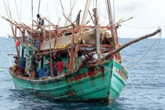 Detienen otros barcos vietnamitas por violar zona marítima de Tailandia