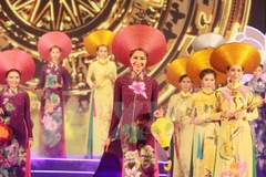 Festival de Ao Dai honra la belleza de mujeres vietnamitas