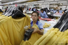 Camboya aumentará salario mínimo para empleados de industria textil y de calzado