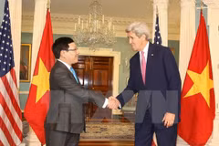 Vicepremier de Vietnam dialoga con John Kerry en Washington