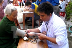 Vicepremier resalta esfuerzos por ampliar seguros médico y social para ancianos