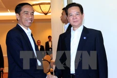 Premier vietnamita conversa con presidente indonesio en Estados Unidos