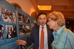 En París exposición “Presidente Ho Chi Minh y amistad Vietnam – Francia”