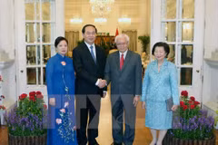 Presidente de Vietnam dialoga con líderes de Singapur