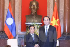 Presidente de Vietnam recibe a vicepresidente de Laos