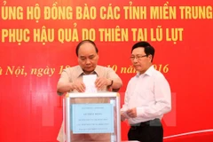 Pueblo de Vietnam se une para ayudar a víctimas de inundaciones
