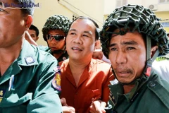 Tribunal de Camboya sentencia a prisión a opositor Um Sam An