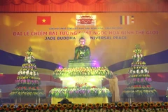 Muestra de Estatua de Buda de paz en Da Nang