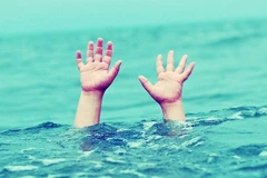 Dong Thap populariza habilidades de natación para niños