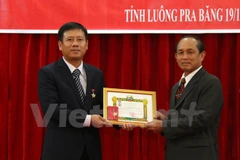 Otorgan Medalla de Amistad a consulado general vietnamita en Laos