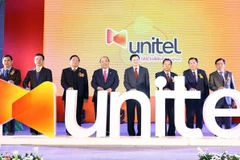Premieres de Vietnam y Laos visitan empresa mixta de Viettel