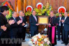Dirigentes de Vietnam felicitan a comunidad católica por Navidad 2018