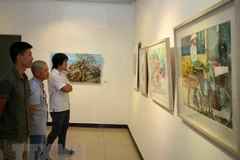 Intercambio cultural y exposición estrechan lazos entre artistas vietnamitas y extranjeros