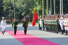 Delegación del Ejército Real de Camboya visita Vietnam