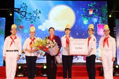 “Velada de la luna”, obsequio significativo para niños vietnamita en Fiesta de Medio Otoño 