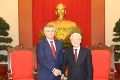 Máximo dirigente político de Vietnam recibe a presidente de Duma Estatal de Rusia 