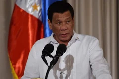 Presidente de Filipinas despide a altos oficiales militares por supuesta corrupción
