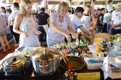 Efectúan concurso gastronómico para diplomáticos extranjeros en Vietnam 