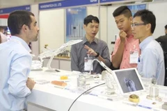 Nutrida presencia extranjera en la exposición de maquinarias en Vietnam