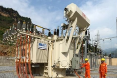 Electricidad de Vietnam contribuye al desarrollo de zonas fronterizas de Laos