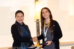 Titular parlamentaria vietnamita conversa con presidenta de IPU 