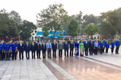 Rinden homenaje a Lenin en Hanoi en ocasión de 101 aniversario de Revolución de Octubre