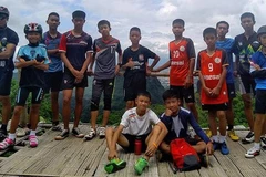 Encuentran con vida a equipo infantil de fútbol atrapado en cueva de Tailandia