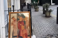 Público de Londres impresionado ante cuadros de famosos pintores vietnamitas
