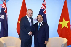 Premier de Vietnam sostiene en Singapur encuentros bilaterales con dirigentes mundiales 