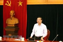 Ministro vietnamita de Ciencia y Tecnología recibe al presidente ejecutivo del Foro Económico Mundial