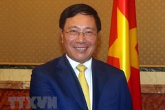 Vicepremier y canciller de Vietnam asiste al Foro empresarial con Reino Unido