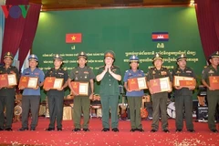 Entregan premios a ganadores de concurso de escritura sobre relaciones Vietnam-Camboya
