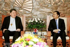 Alto funcionario de asuntos religiosos de Vietnam recibe a prefecto de Vaticano 