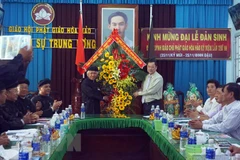Autoridades locales de Vietnam felicitan a comunidad religiosa en ocasión del Tet