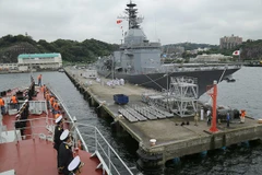 Barco de Armada Popular de Vietnam visita Japón