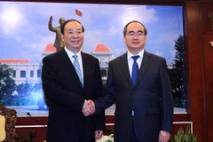 Dirigente de Ciudad Ho Chi Minh recibe a delegación de Partido Comunista de China