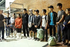 Llegan a Yakarta estudiantes vietnamitas atrapadas en Palu tras sismo