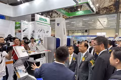 Diplomático japonés aconseja a Vietnam consolidar industrias de apoyo