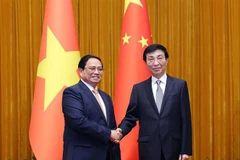 El primer ministro de Vietnam, Pham Minh Chinh, se reúne con Wang Huning, miembro del Comité Permanente del Buró Político del Comité Central del Partido Comunista de China (PCC) y presidente del Comité Nacional de la Conferencia Consultiva Política del Pueblo Chino (CCPPCh). Foto (VNA)